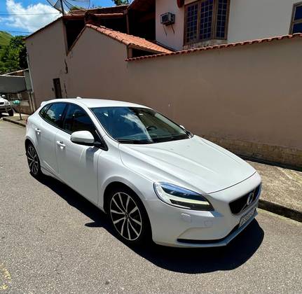 VOLVO V40 2.0 T4 MOMENTUM GASOLINA 4P AUTOMÁTICO VOLVO V40 2.0 T4 MOMENTUM GASOLINA 4P AUTOMÁTICO
